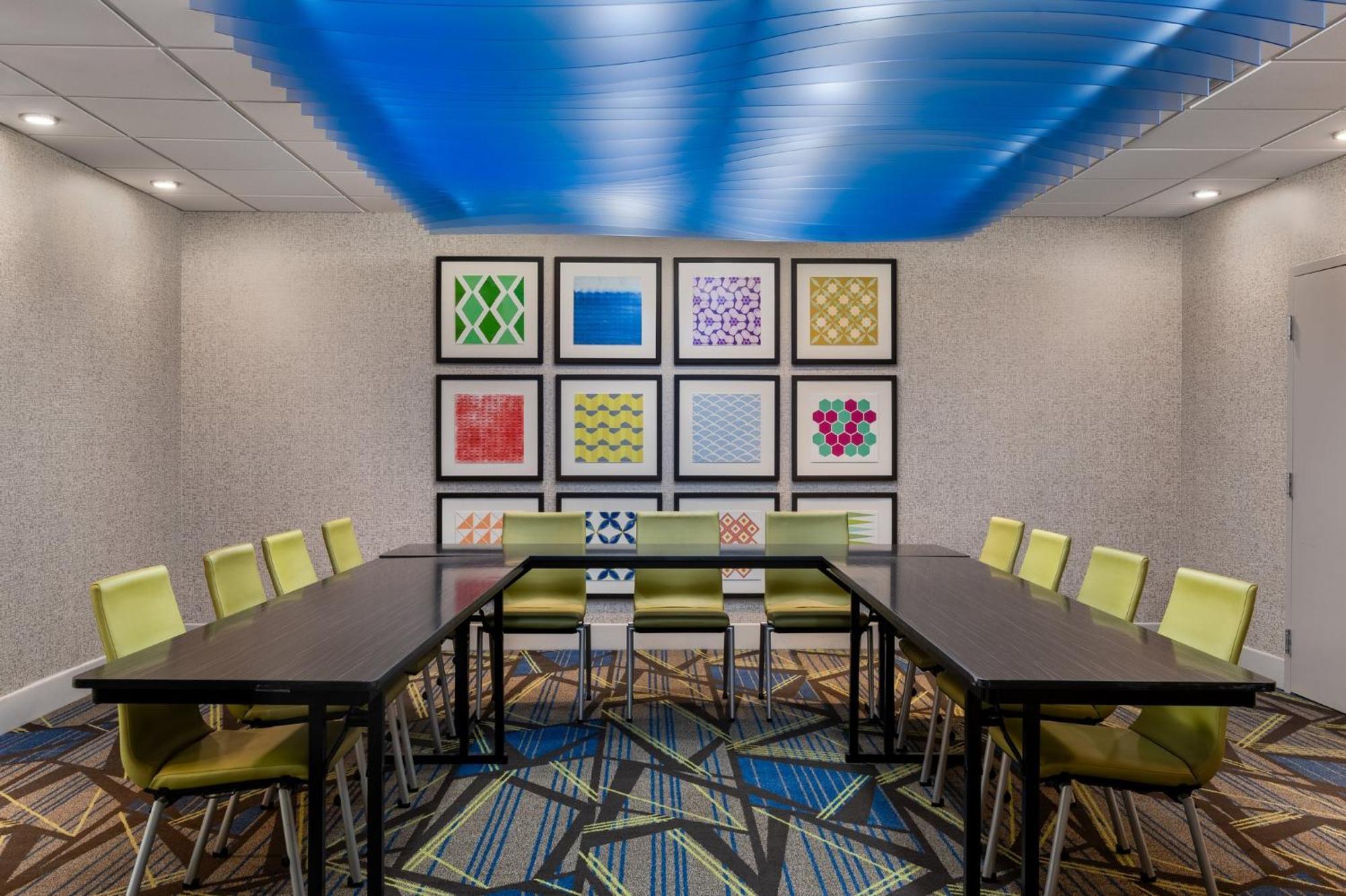Express By Ihg Hotel